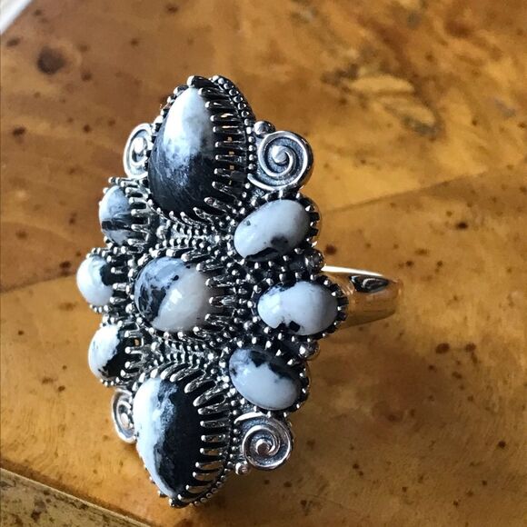 White Buffalo Sterling Silver Ring Size 8 - Picture 8 of 9
